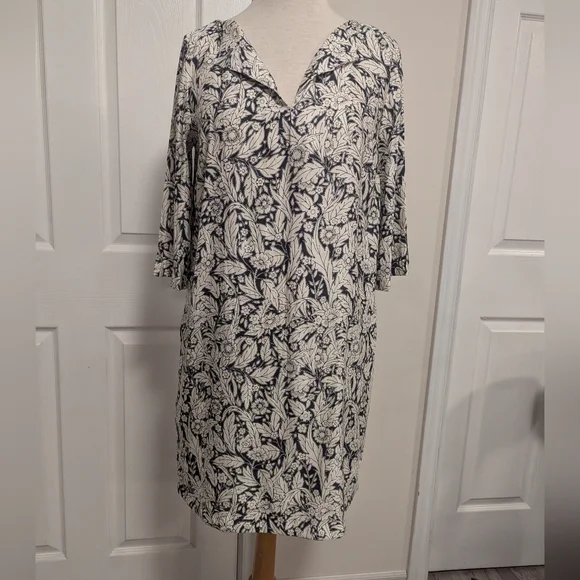 Mango Monochrome Leaf Pattern Robe - Picture 1 of 4